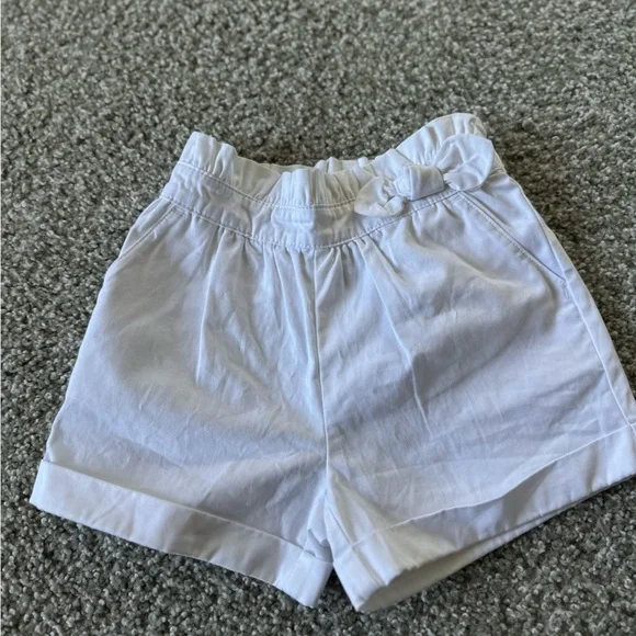 Janie and Jack white shorts, flower, stretchy white shorts, 12-18months